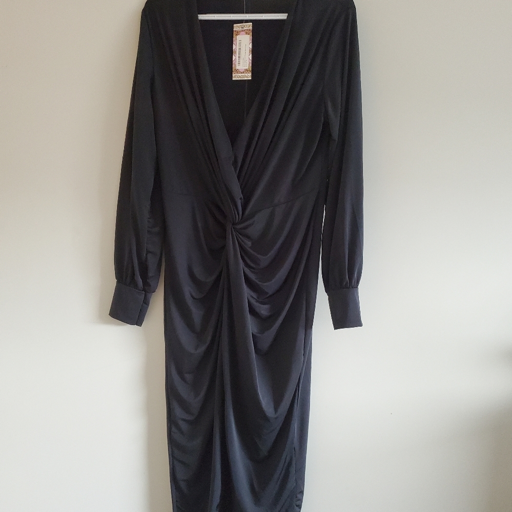 NWT STRETCHY! Long Sleeve Black Dress w/ Twist